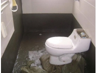 深圳卫生间漏水一定要砸砖吗?防水老师傅现场揭秘! 深圳卫生间漏水一定要砸砖吗?防水老师傅现场揭秘!